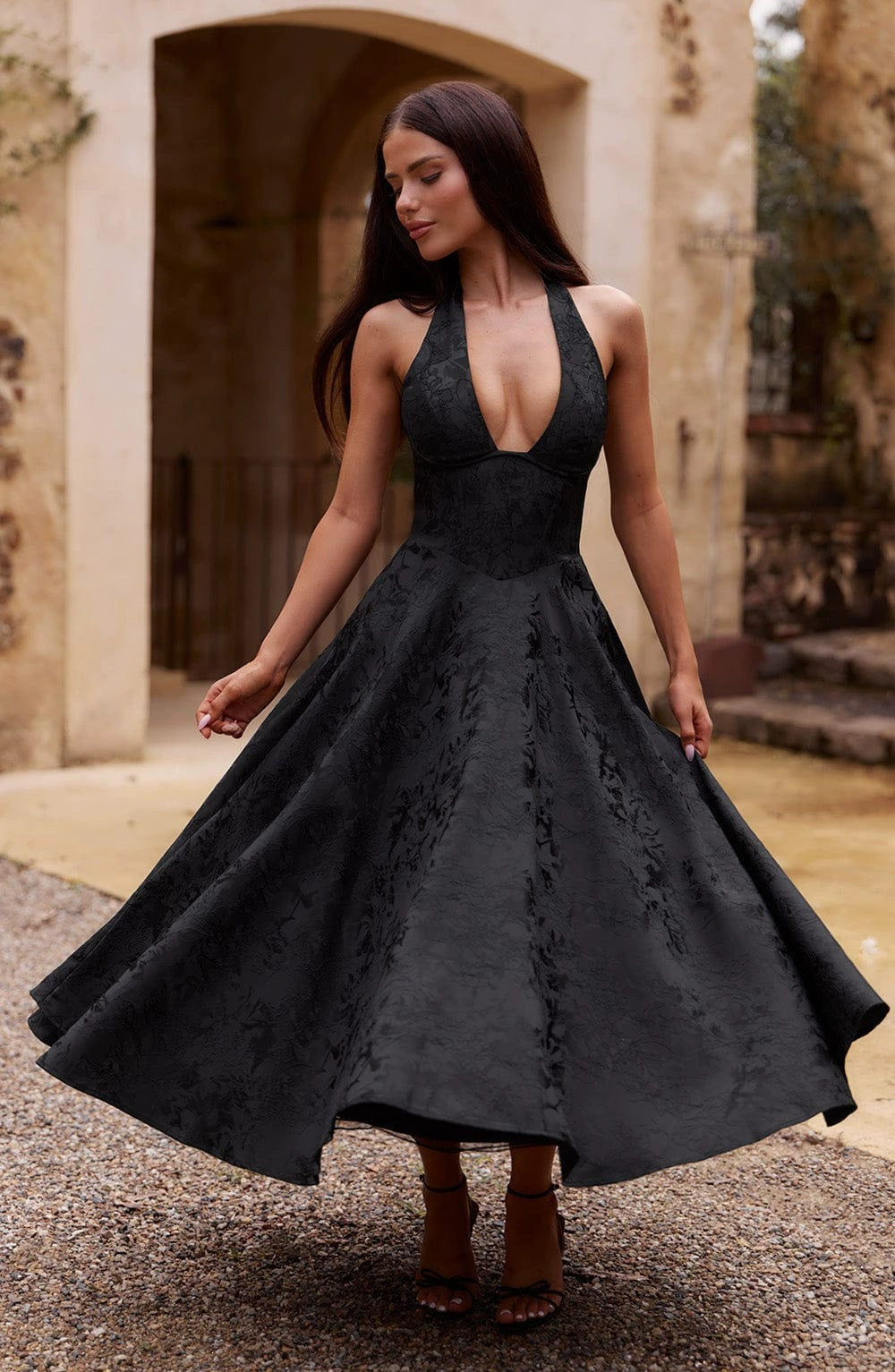 Vestido Maxi Jacquard 3D com Decote em V e Costas Cravadas