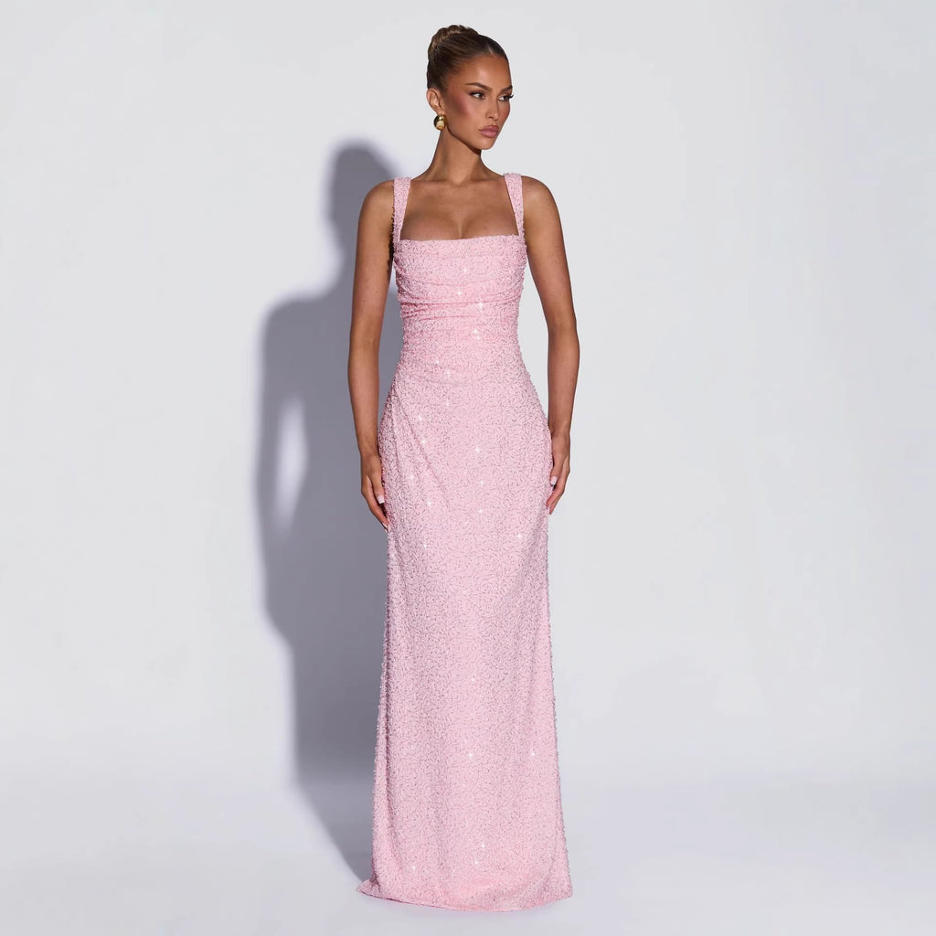 Vestido comprido de lantejoulas com racha lateral