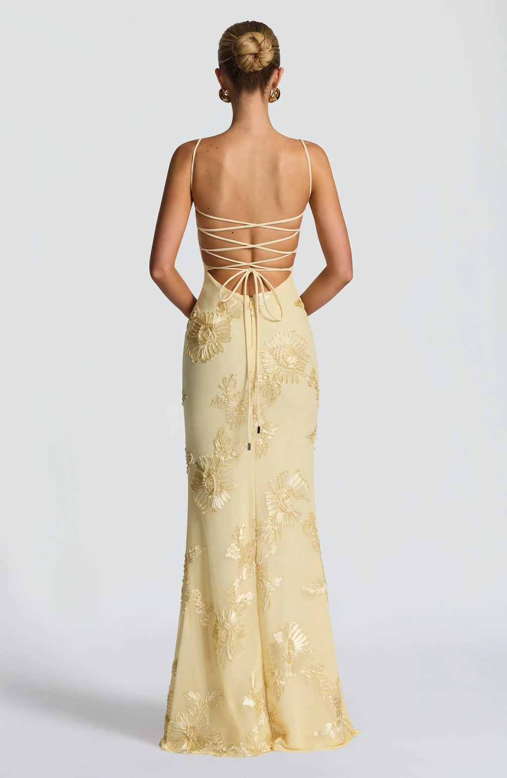Vestido Maxi Suspensor Sem Costas com Bordado Floral 3D