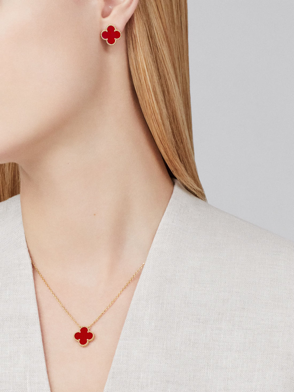 Vintage Alhambra Pendant - Carnelian