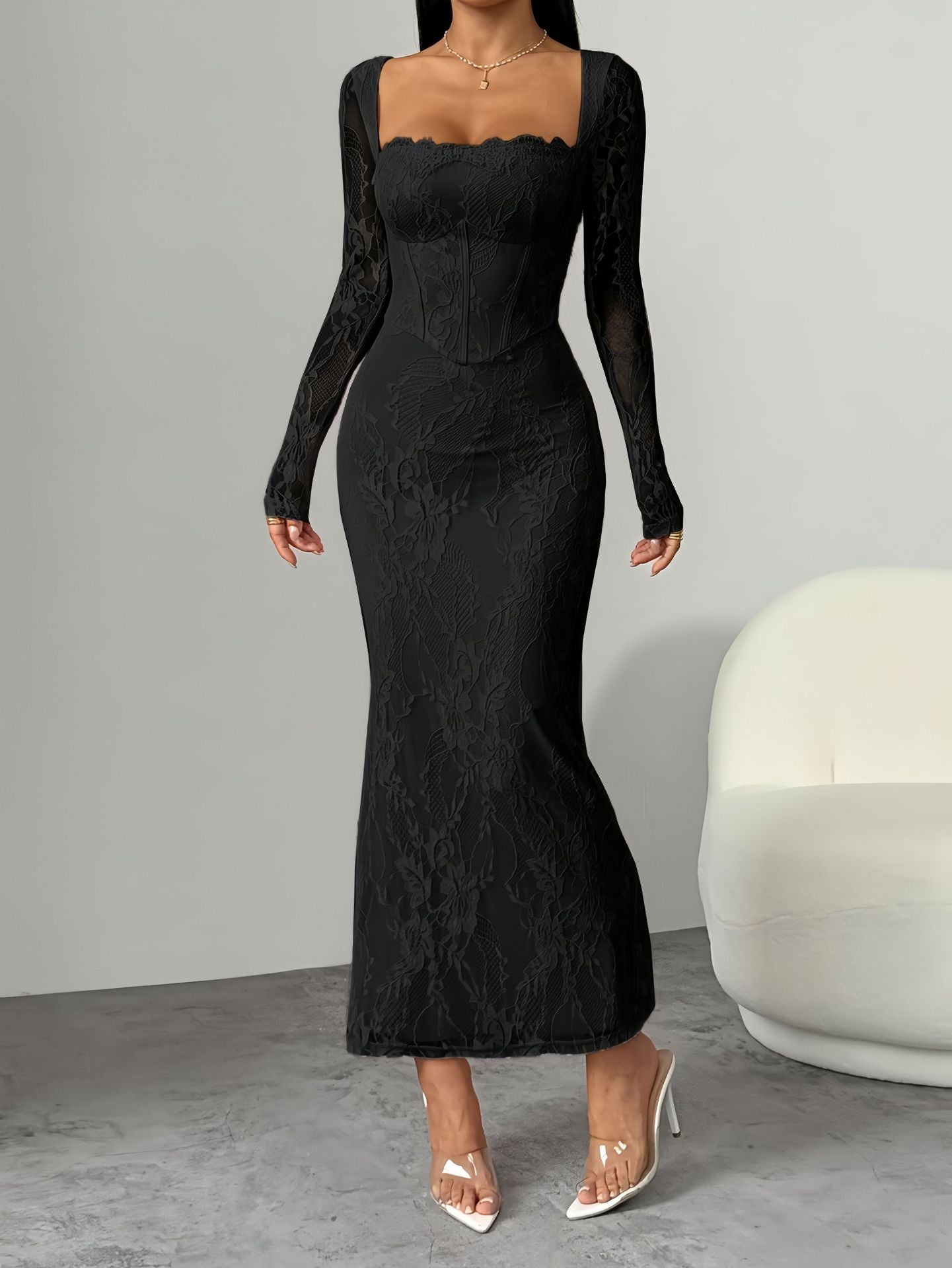 Vestido Midi Justo com Decote Quadrado e Renda