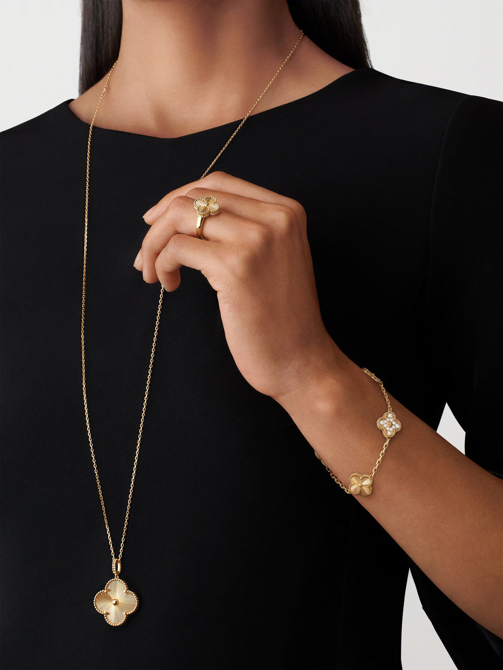 Magic Alhambra Long Necklace