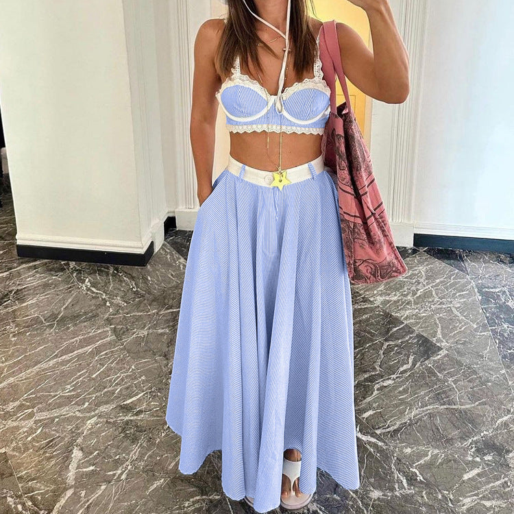 Conjunto de Duas Peças com Camiola com Acabamento em Renda e Saia Evasê