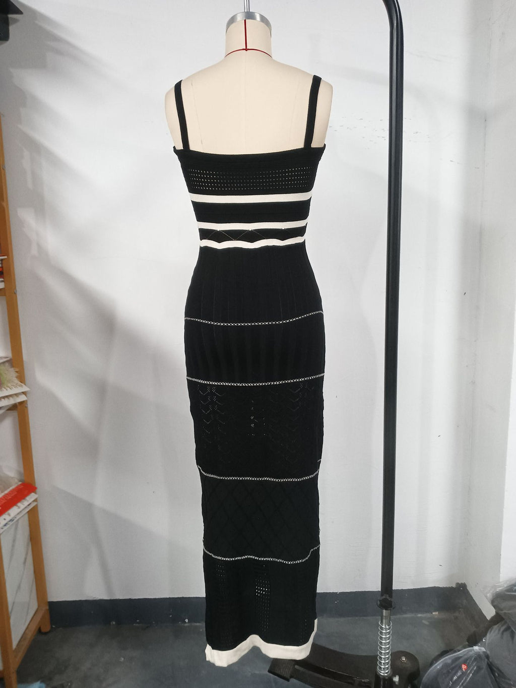 Vestido Midi Sereia Justo com Alças Finas