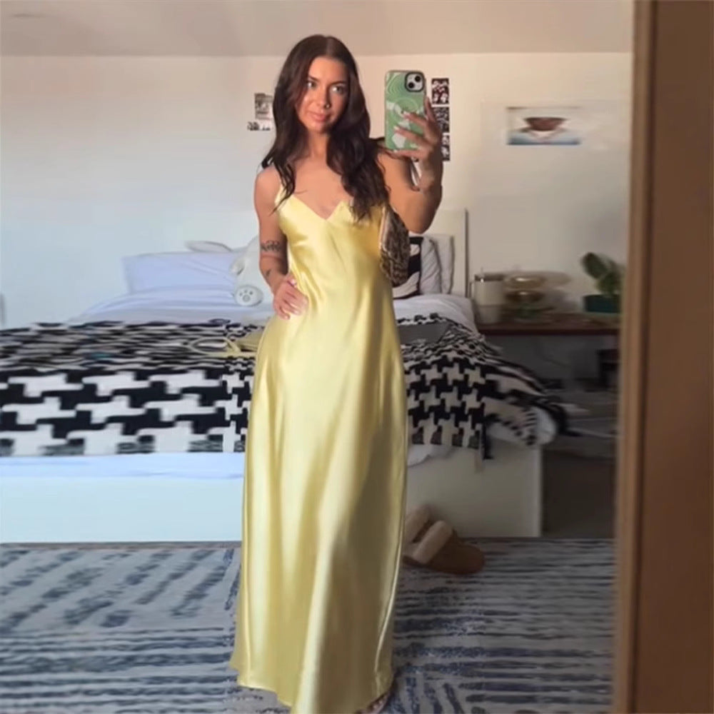 Vestido Midi de Cetim Sem Costas com Alças Ajustáveis