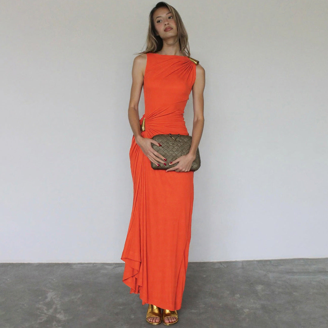 Vestido Maxi Sem Mangas de Cintura Alta com Detalhes Metalizados