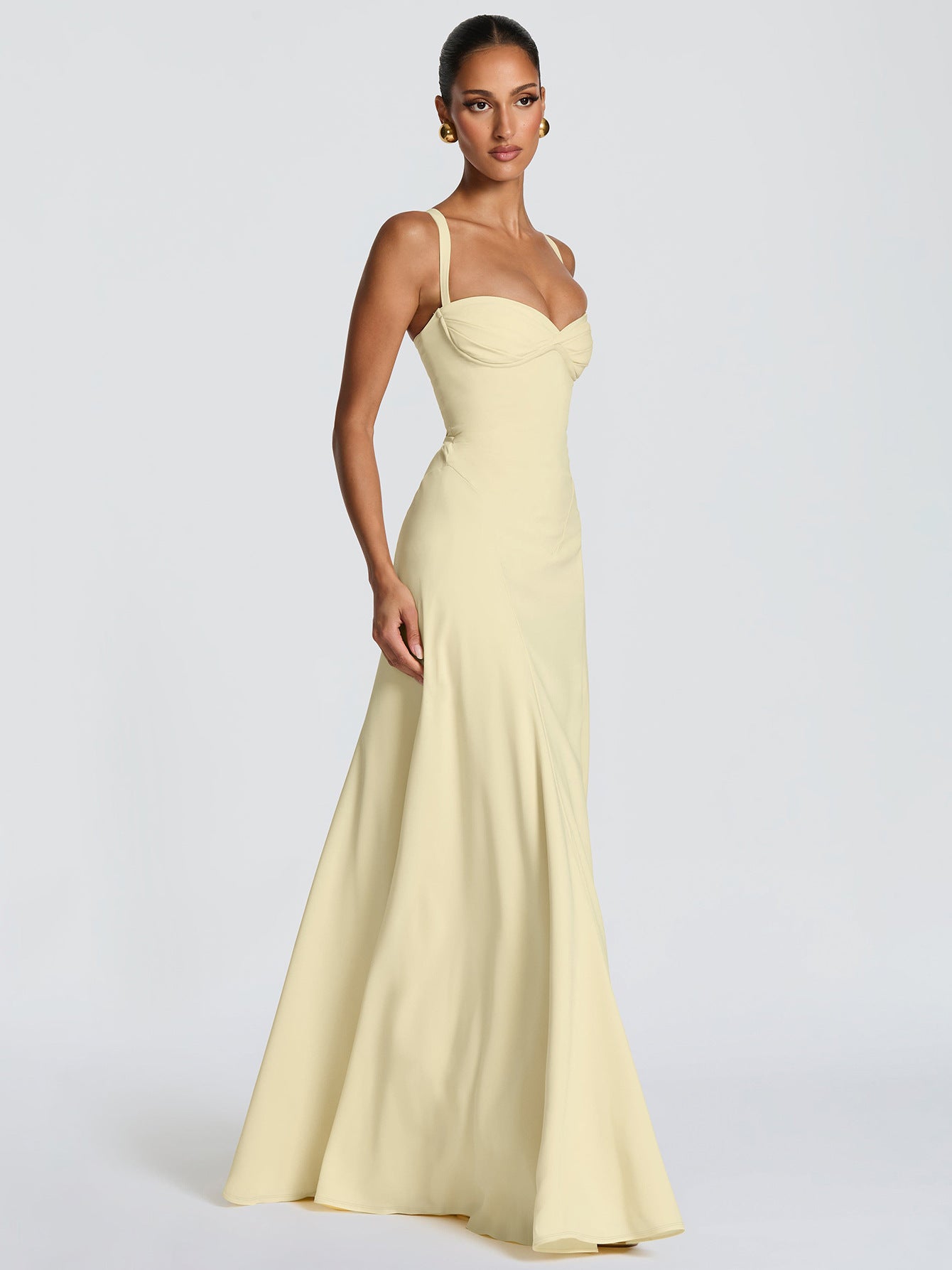 Vestido Maxi Evasê com Decote em V e Costas Vazadas