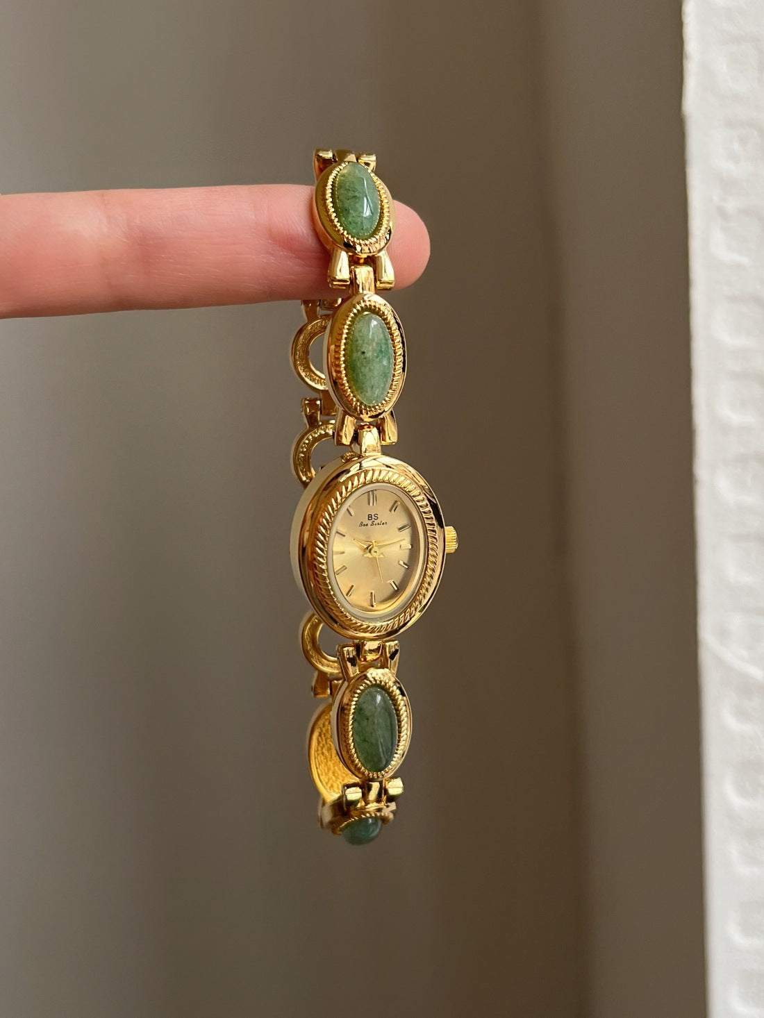 Relógio de Pulseira com Mostrador Oval de Jade