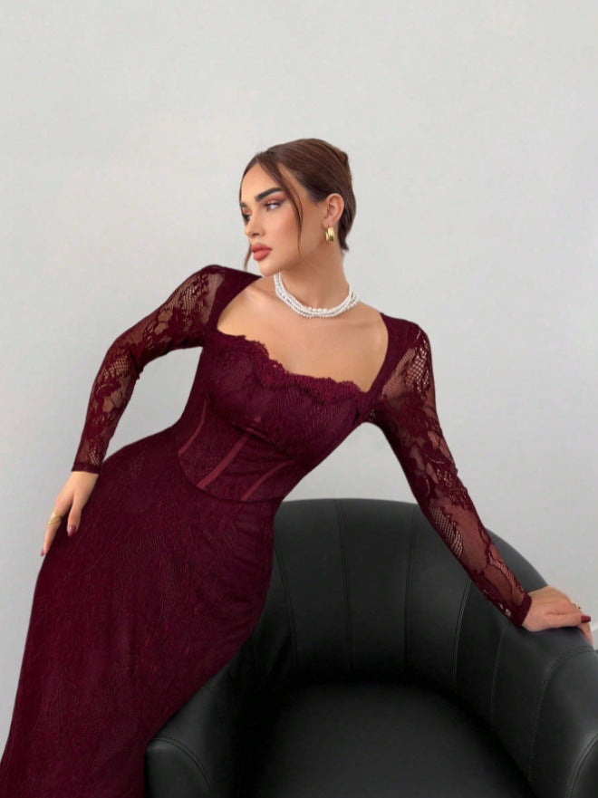 Vestido Midi Justo com Decote Quadrado e Renda