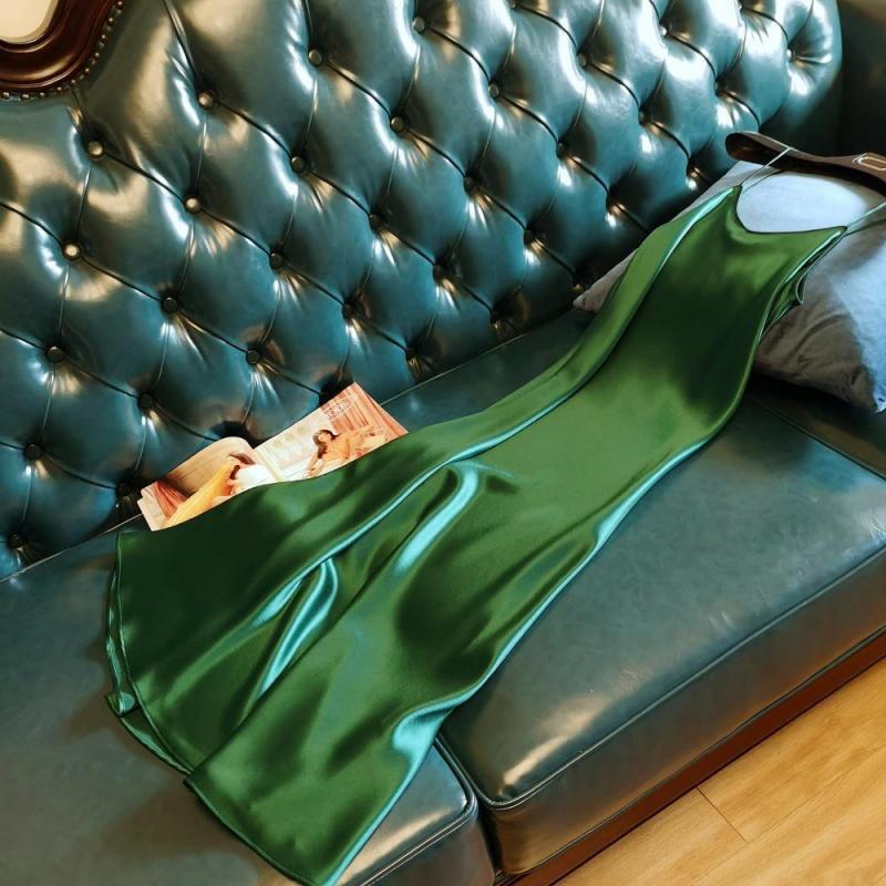 Vestido Midi de Cetim com Alças Finas
