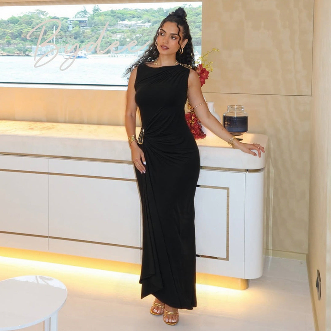 Vestido Maxi Sem Mangas de Cintura Alta com Detalhes Metalizados