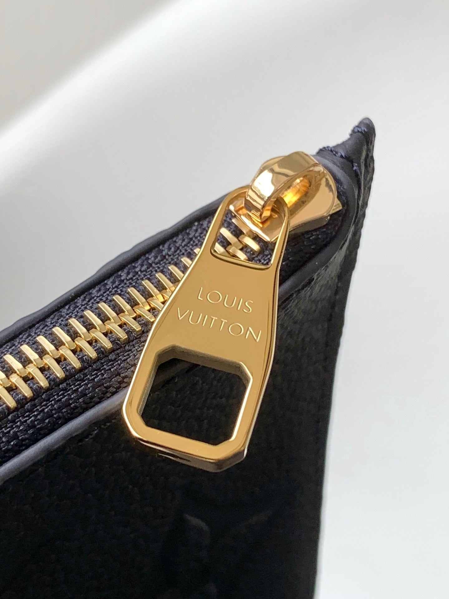 Mala Tote LV Monogram Canvas