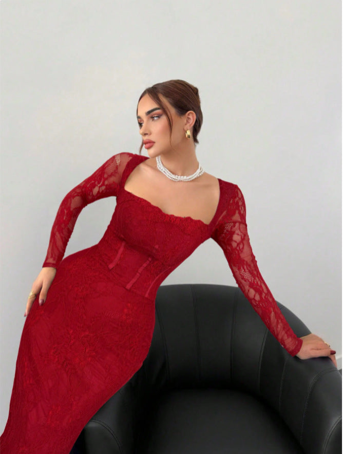 Vestido Midi Justo com Decote Quadrado e Renda