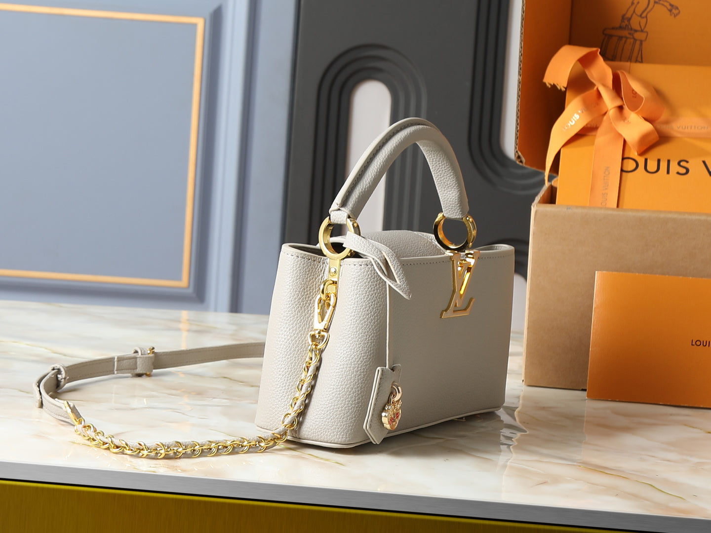 LV Capucines BB - Bege