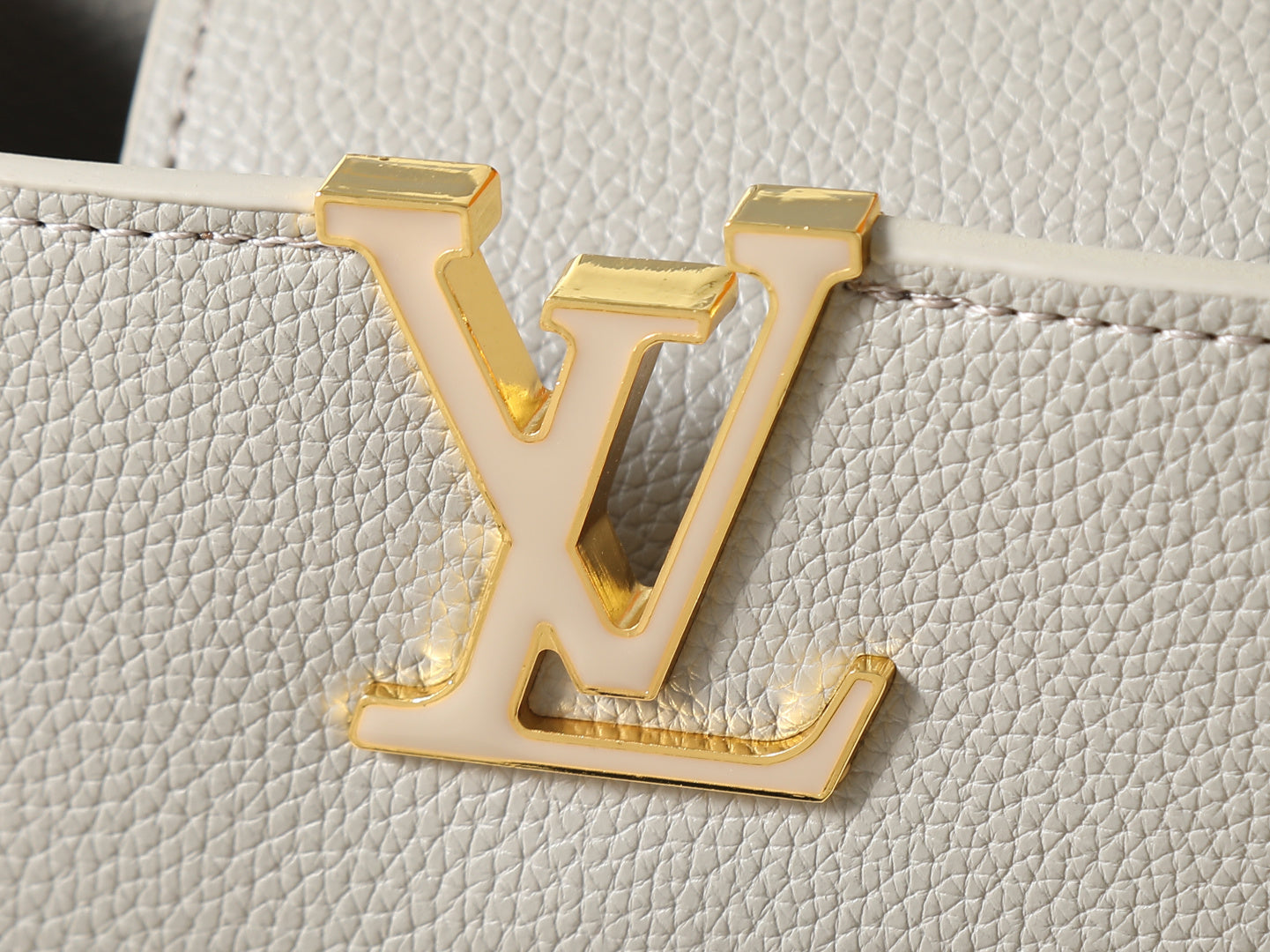 LV Capucines BB - Bege
