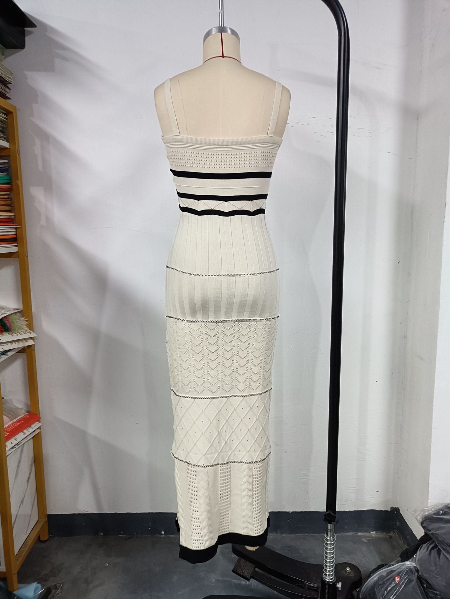 Vestido Midi Sereia Justo com Alças Finas