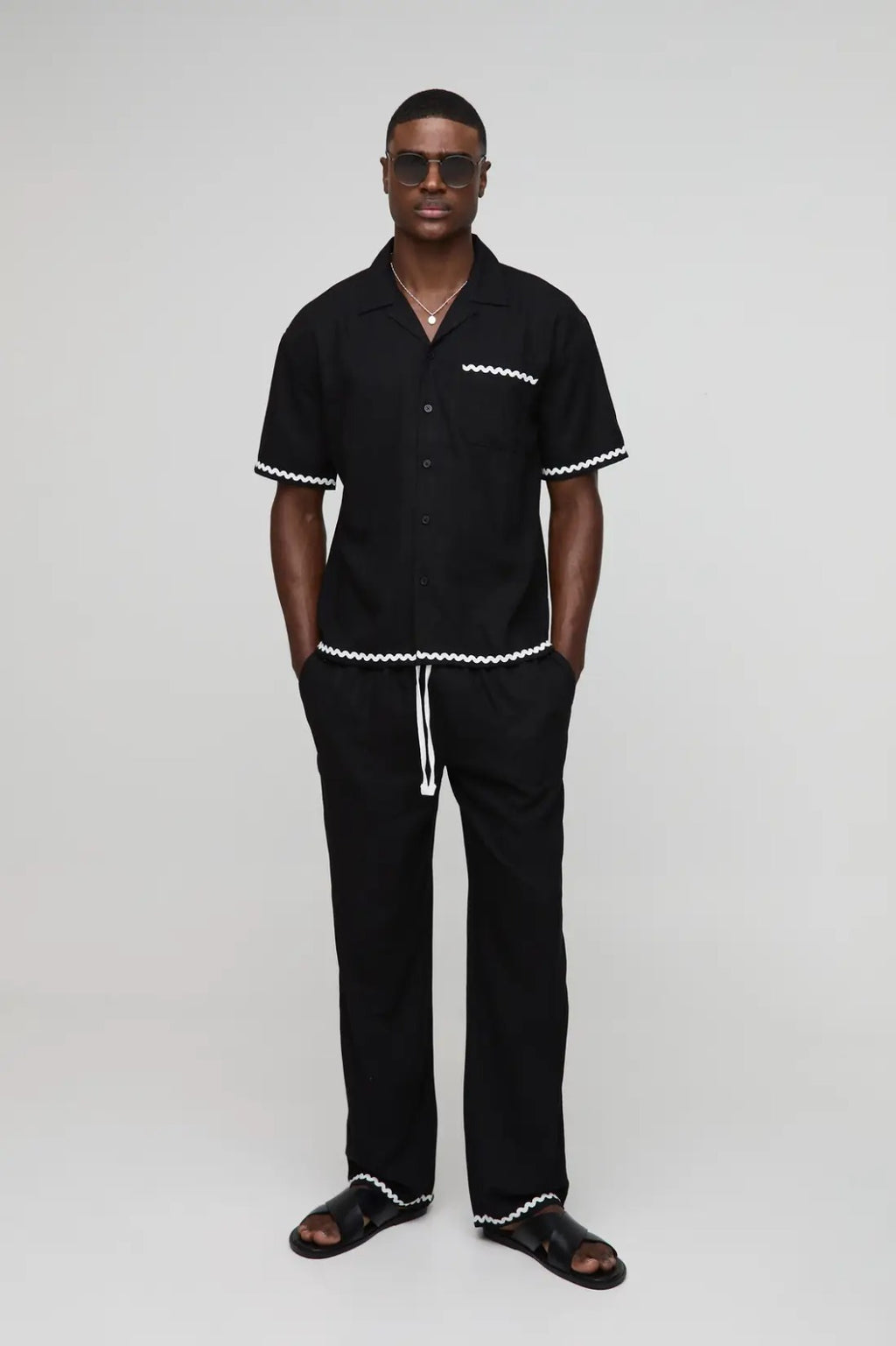 Conjunto de Camisa e Calças para Homem