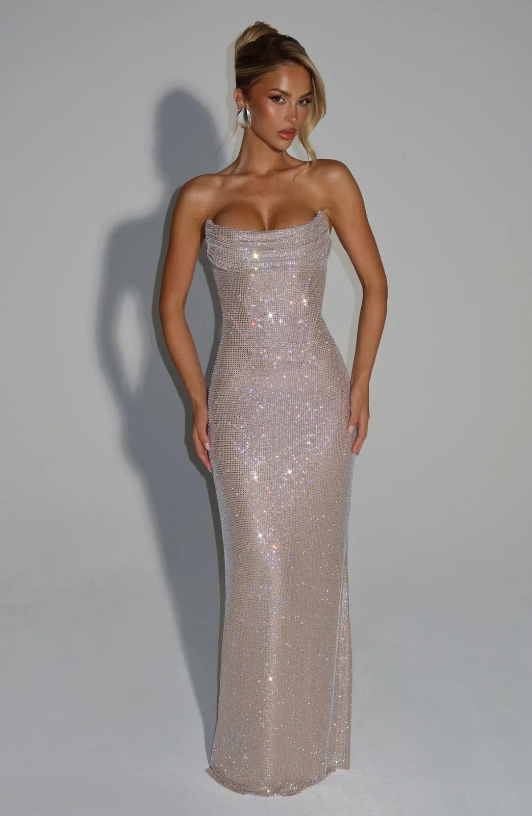 Vestido de Noite Sem Mangas com Lantejoulas