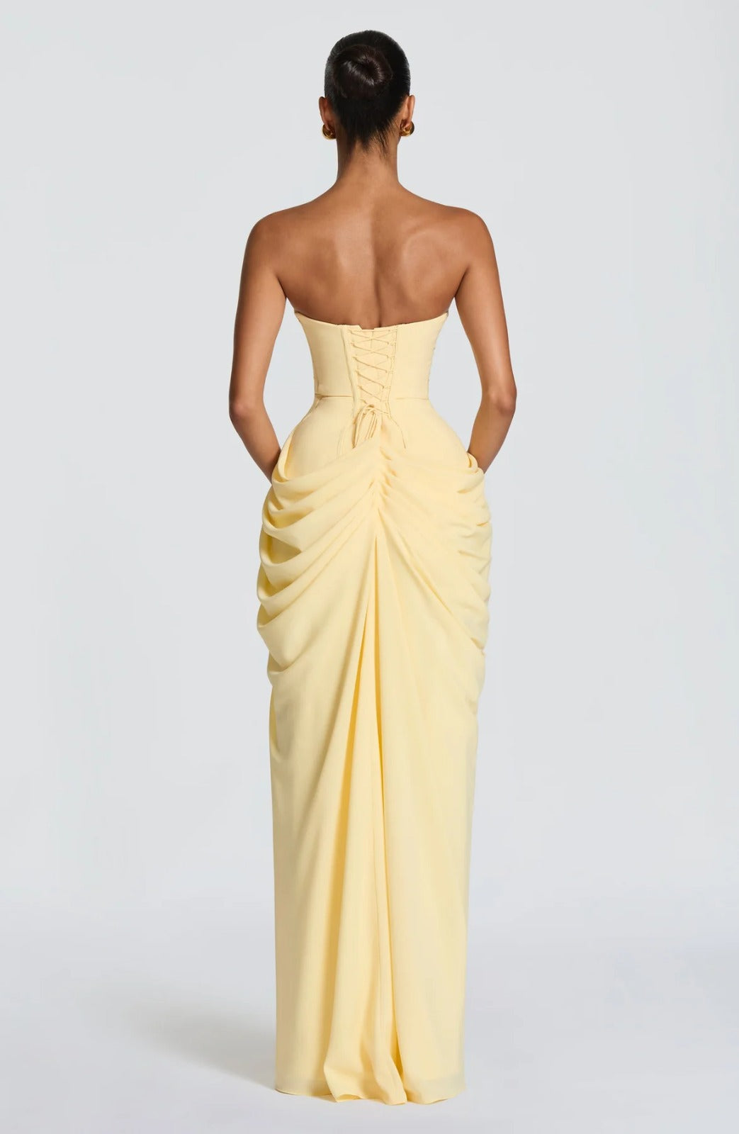 Vestido maxi de suspensórios de manga comprida