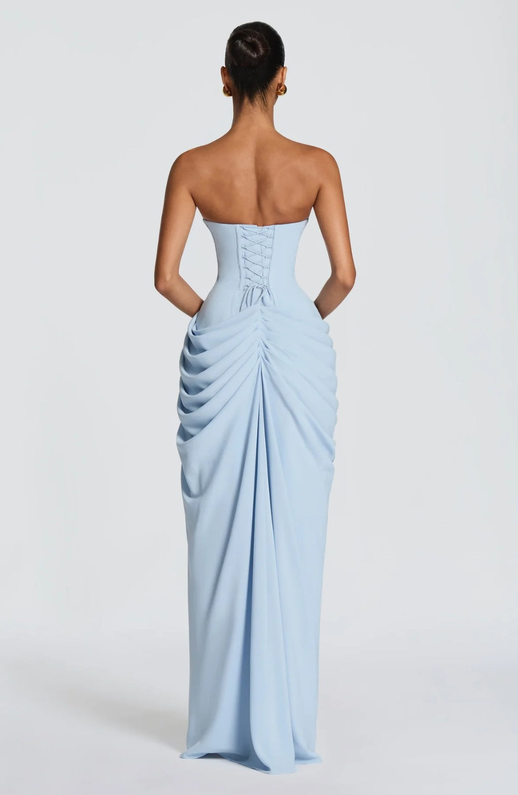 Vestido maxi de suspensórios de manga comprida