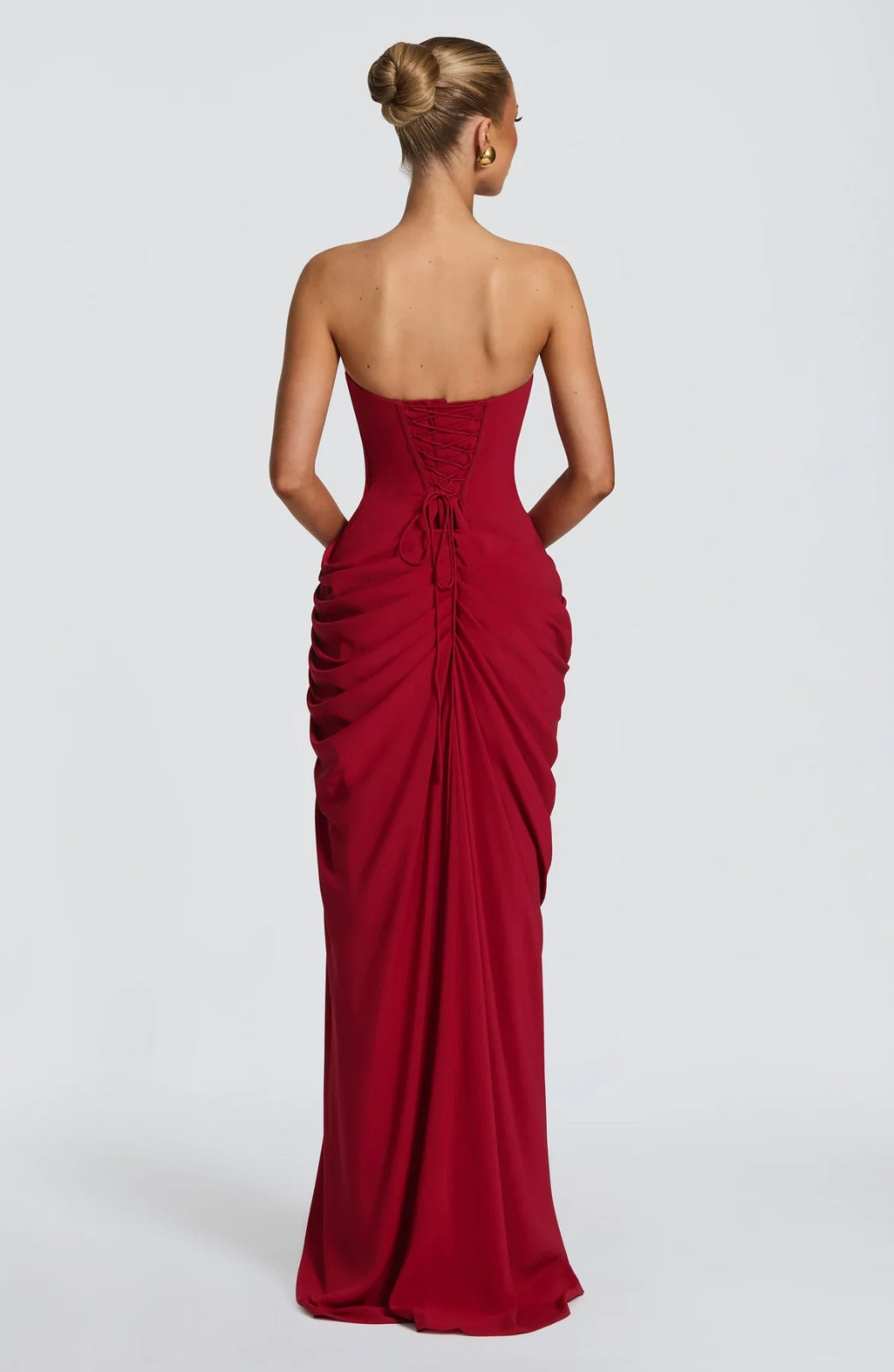 Vestido maxi de suspensórios de manga comprida