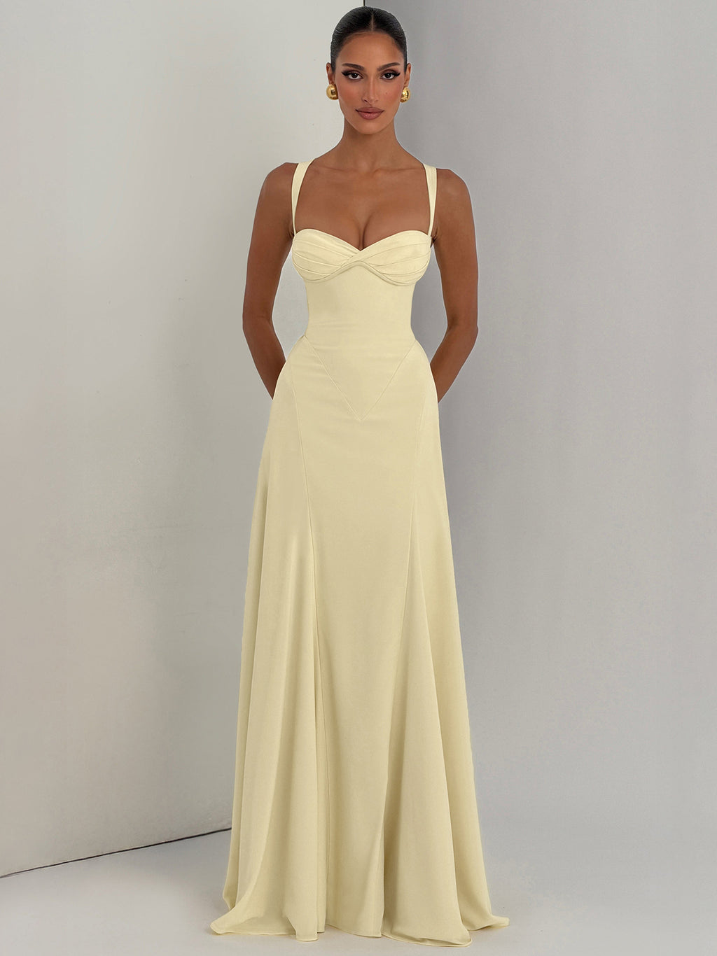 Vestido Maxi Evasê com Decote em V e Costas Vazadas