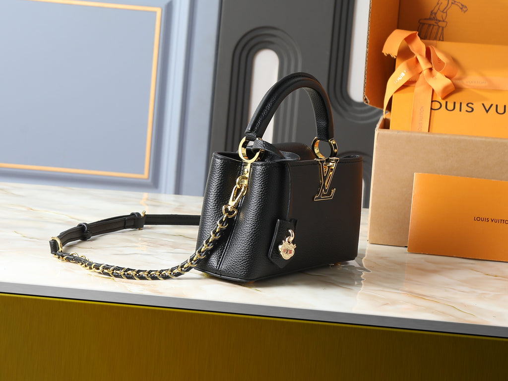 LV Capucines BB – Preto em Preto