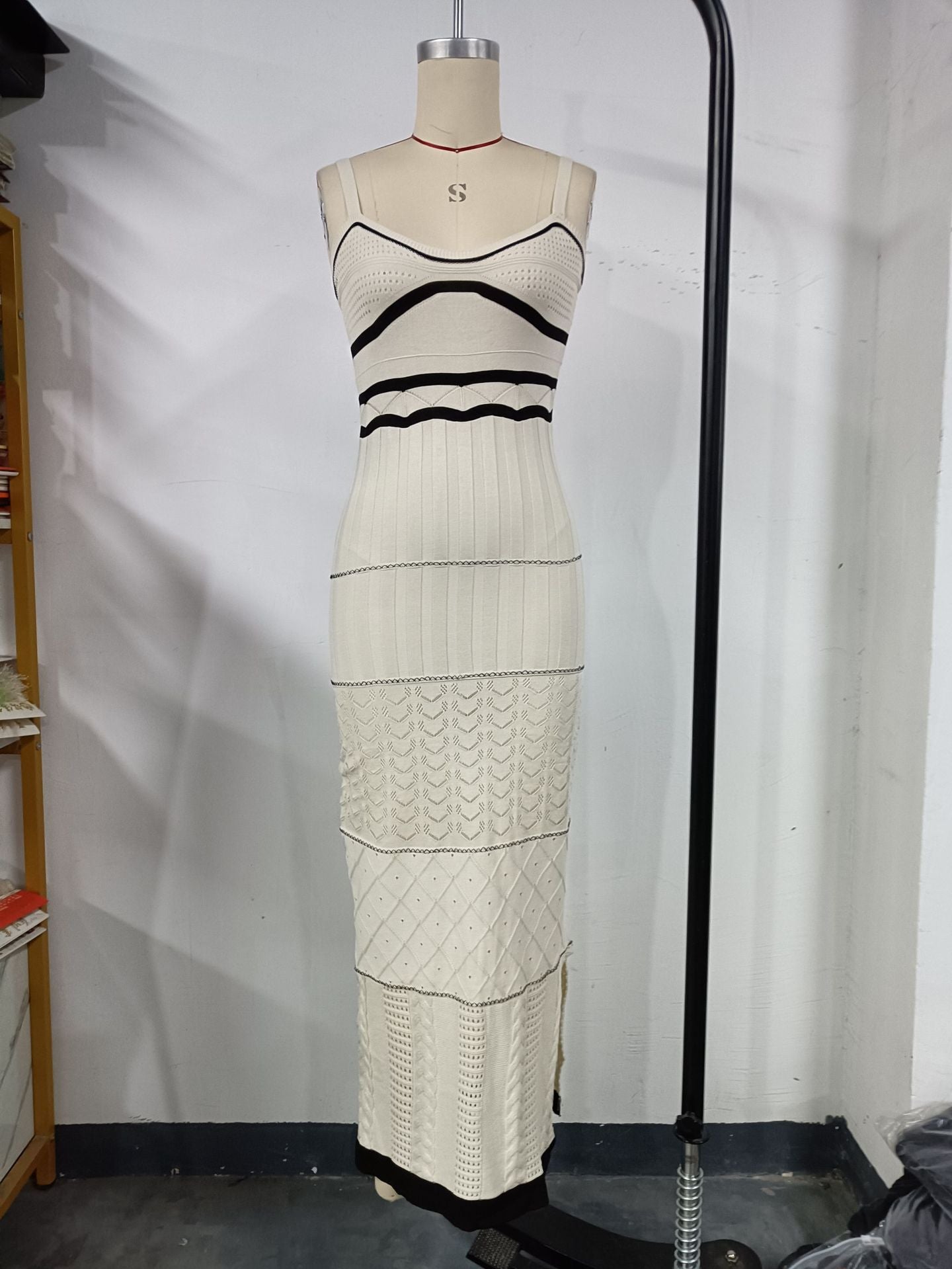 Vestido Midi Sereia Justo com Alças Finas