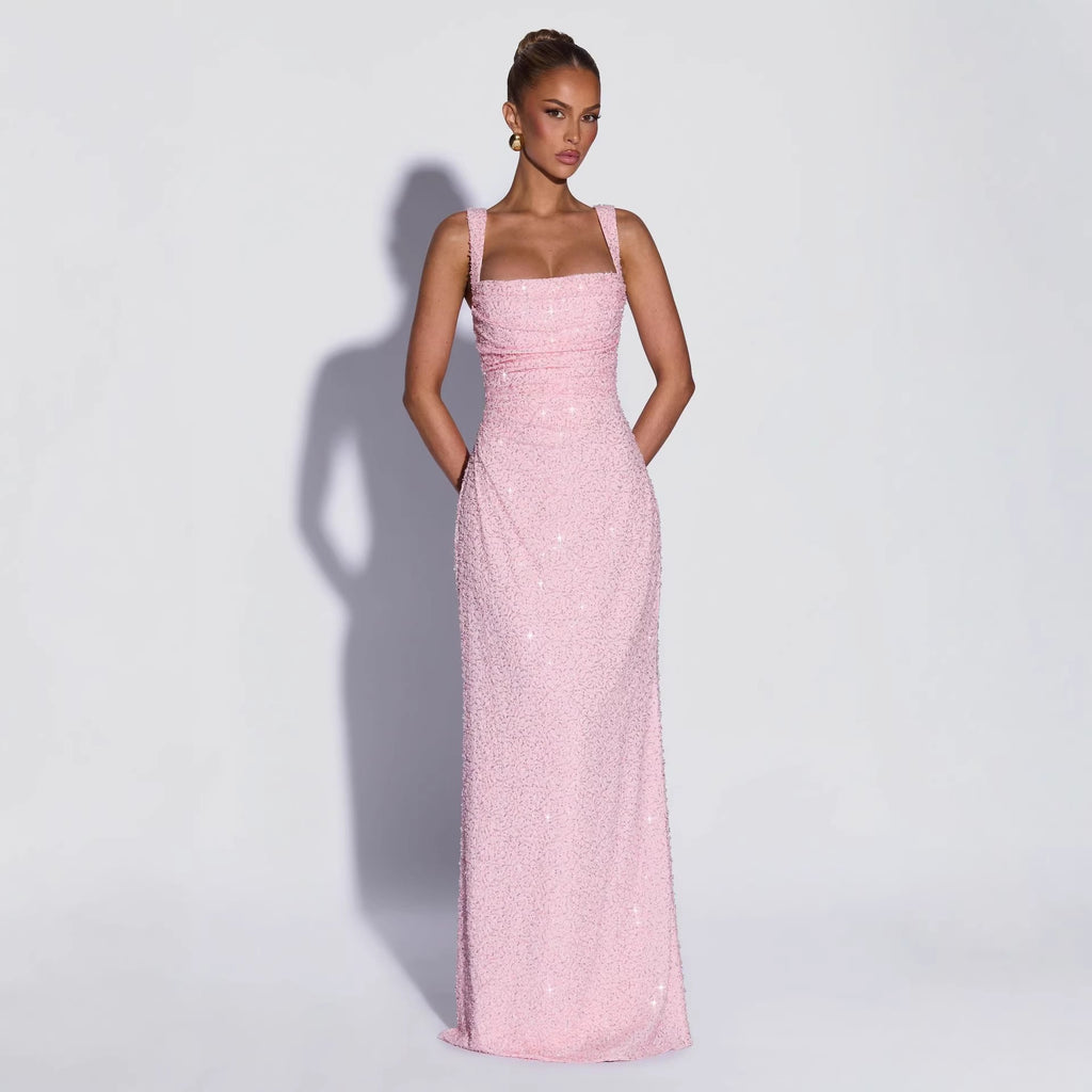Vestido comprido de lantejoulas com racha lateral
