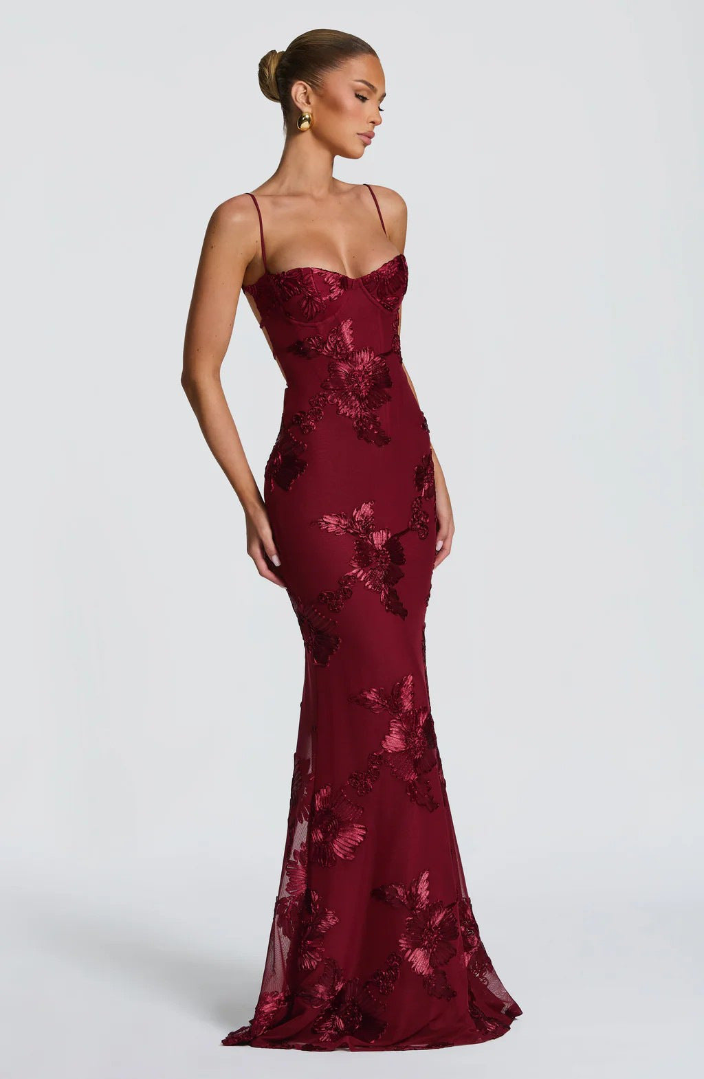 Vestido Maxi Suspensor Sem Costas com Bordado Floral 3D