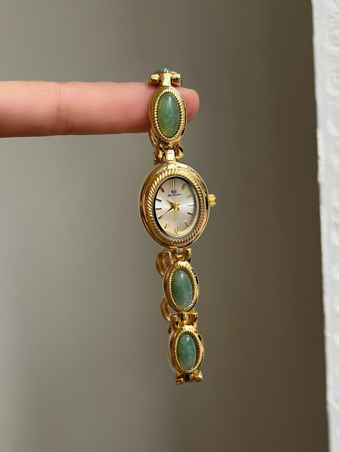 Relógio de Pulseira com Mostrador Oval de Jade