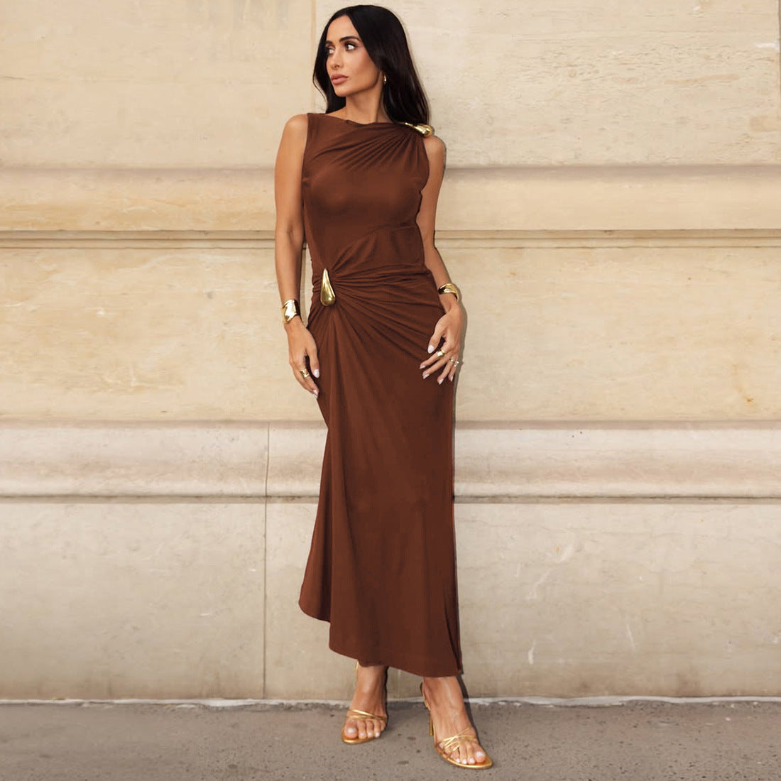 Vestido Maxi Sem Mangas de Cintura Alta com Detalhes Metalizados
