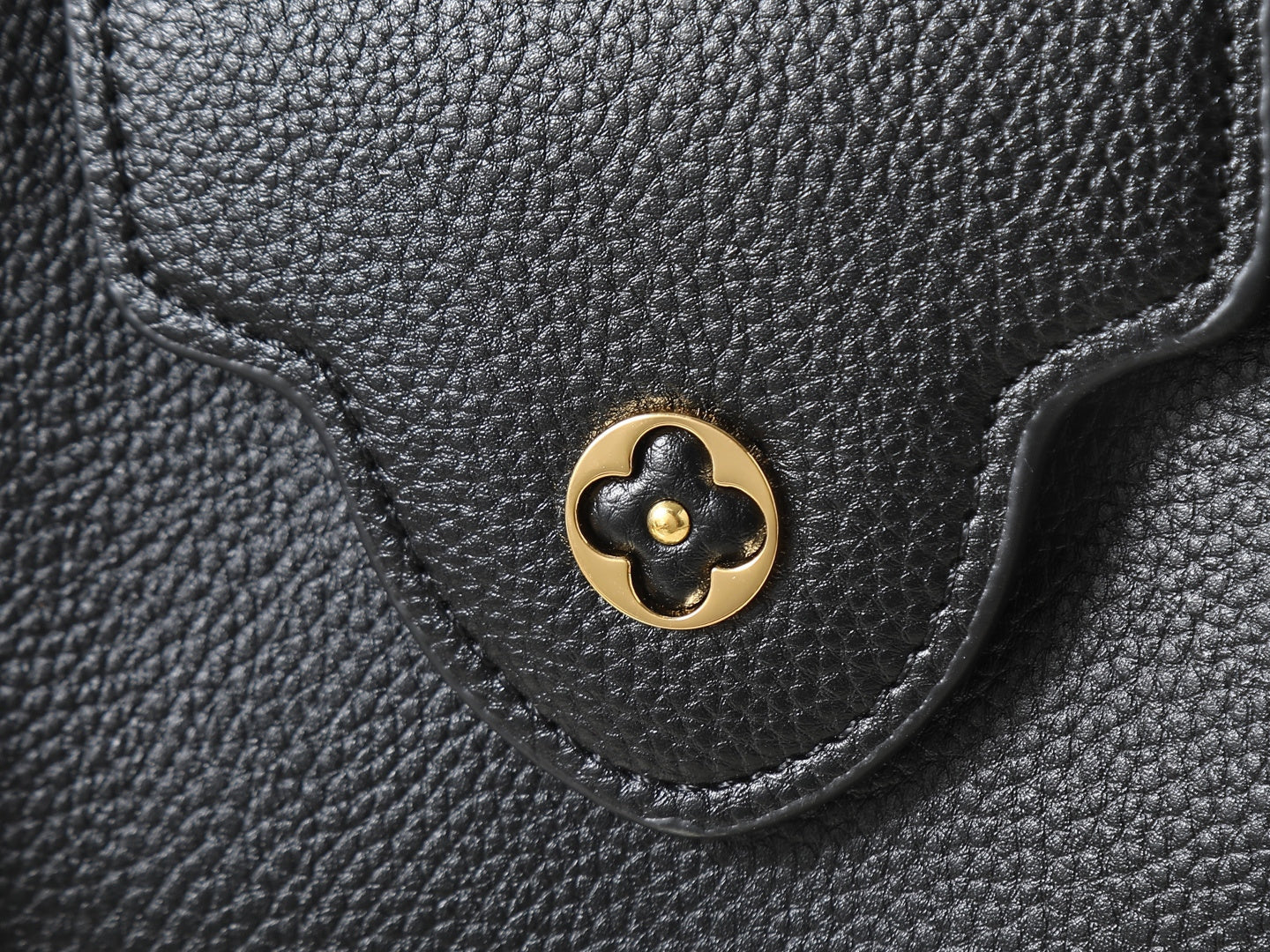 LV Capucines BB – Preto em Preto