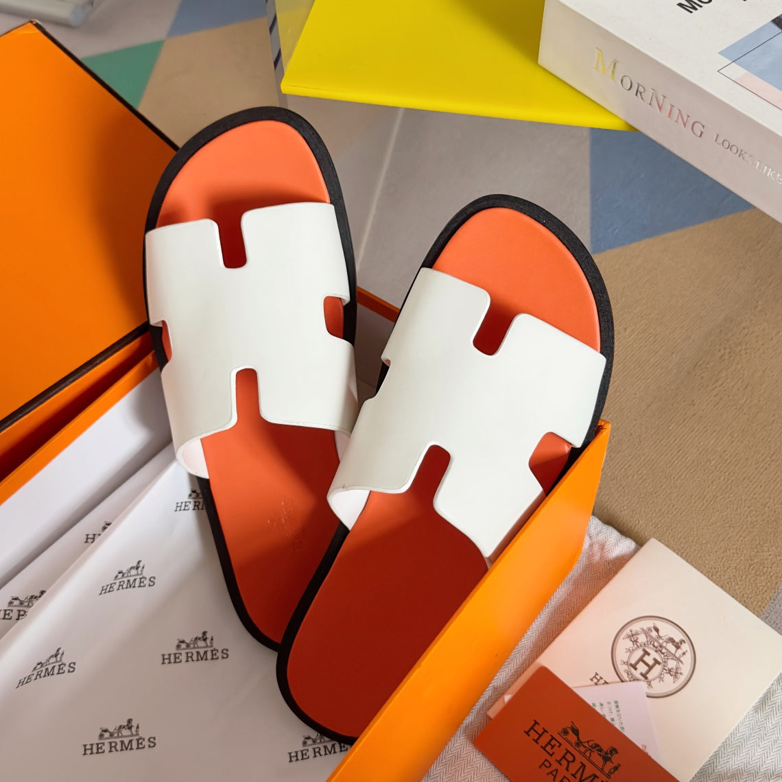 Sandália H-Appliqué em Pele de Vitelo Epsom