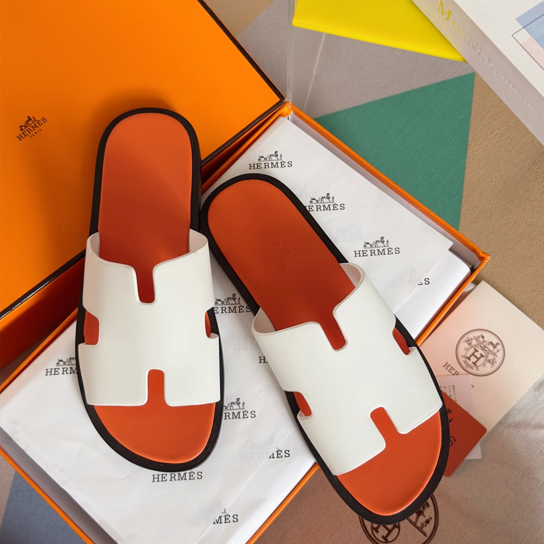 Sandália H-Appliqué em Pele de Vitelo Epsom