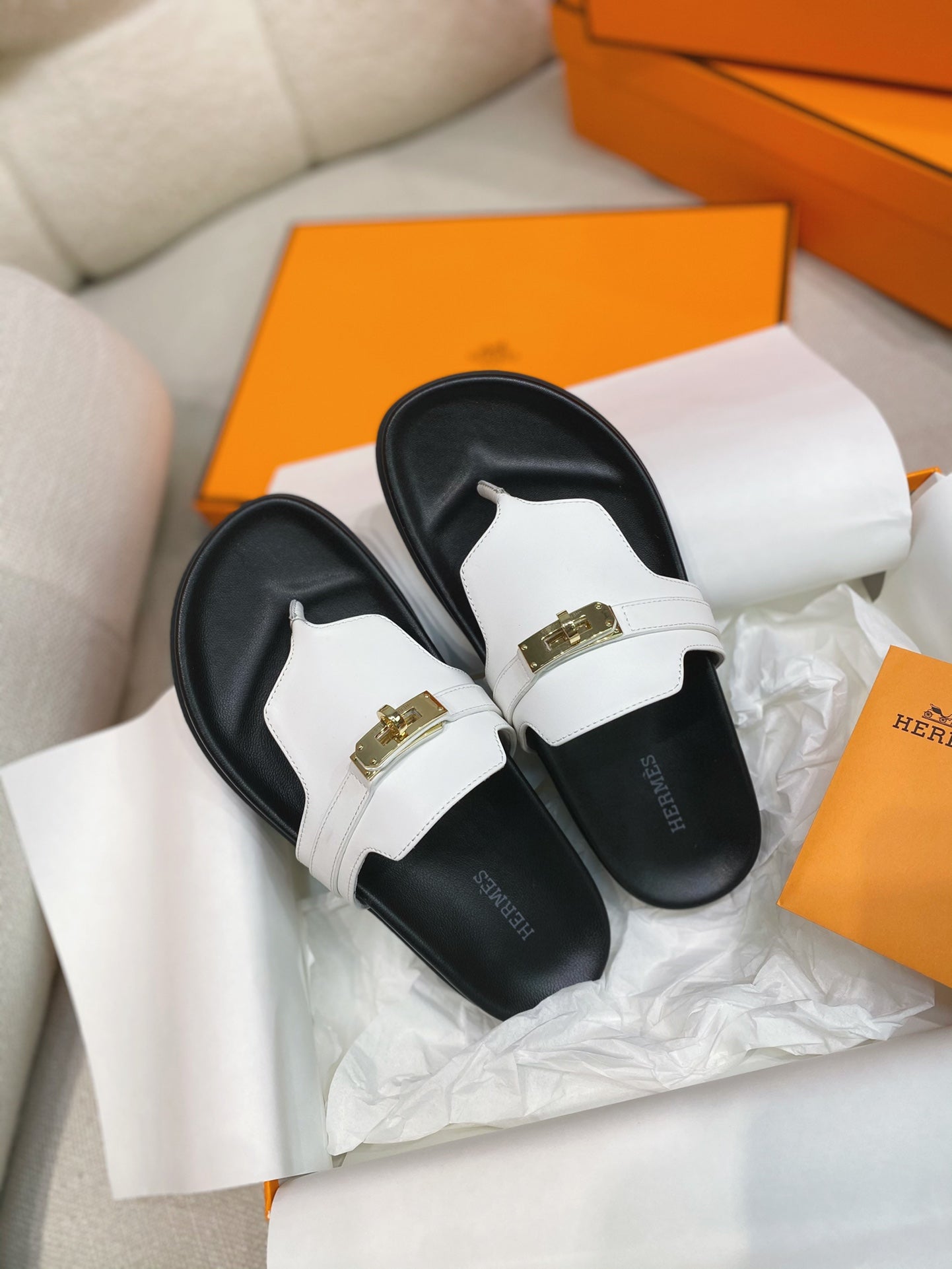 Sandália Técnica em Pele de Bezerro com Fivela Kelly