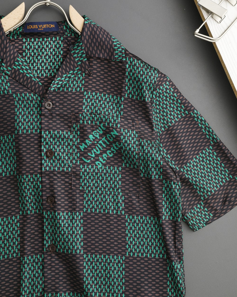 Conjunto Masculino Louis Vuitton a Condizer – Camisa de Manga Curta e Calções