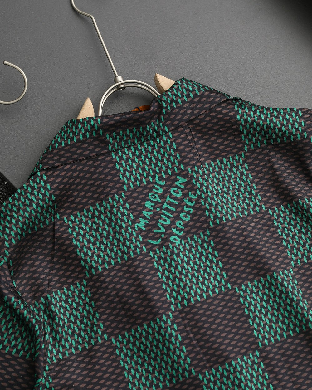 Conjunto Masculino Louis Vuitton a Condizer – Camisa de Manga Curta e Calções