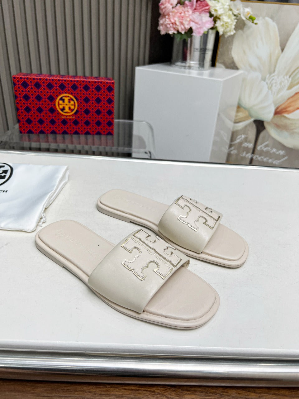 Chinelo Deslizante Desportivo com Logótipo Icónico