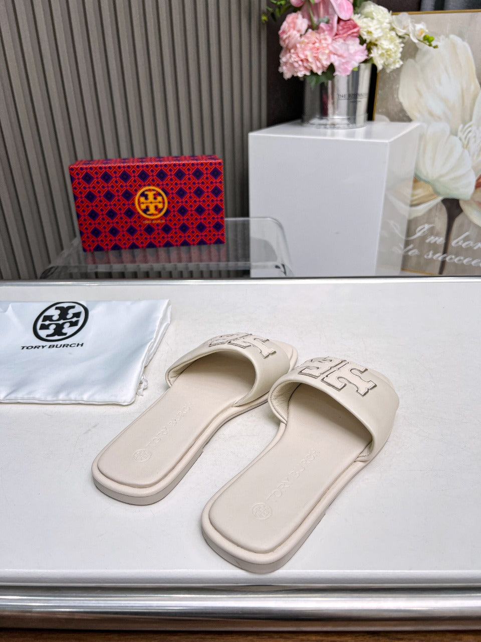 Chinelo Deslizante Desportivo com Logótipo Icónico
