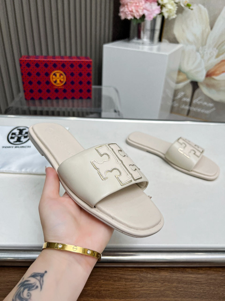 Chinelo Deslizante Desportivo com Logótipo Icónico