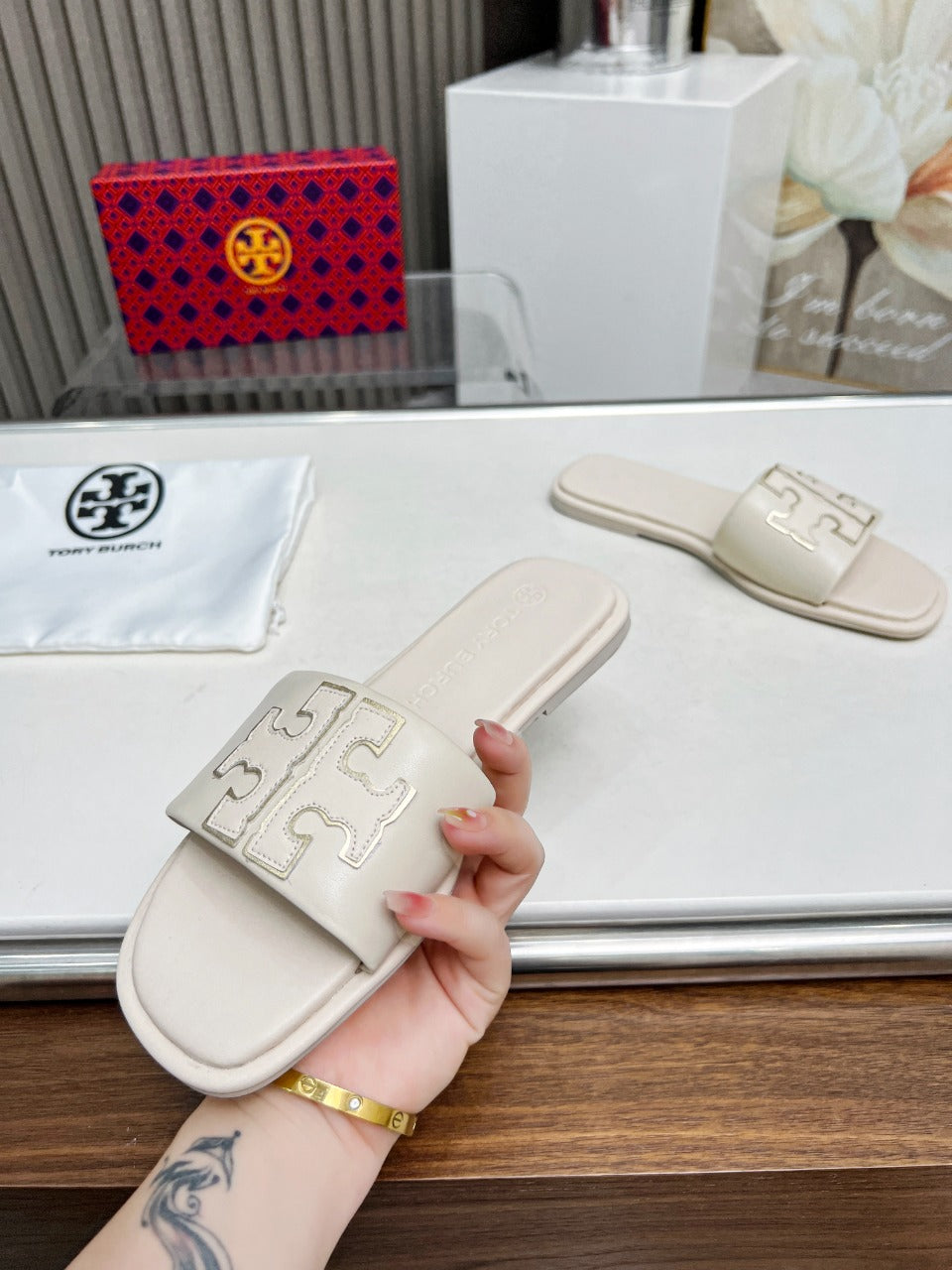Chinelo Deslizante Desportivo com Logótipo Icónico