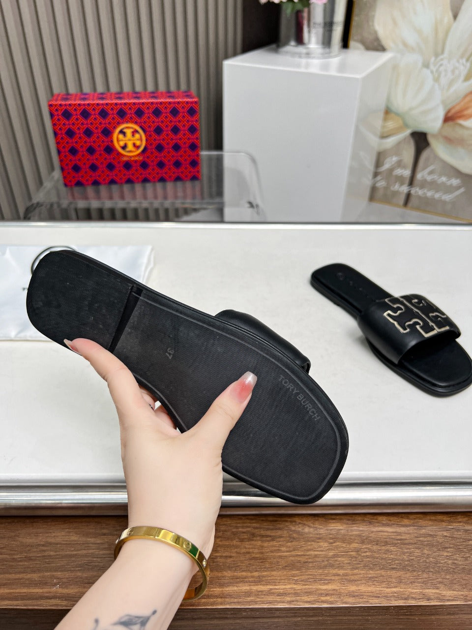 Chinelo Deslizante Desportivo com Logótipo Icónico