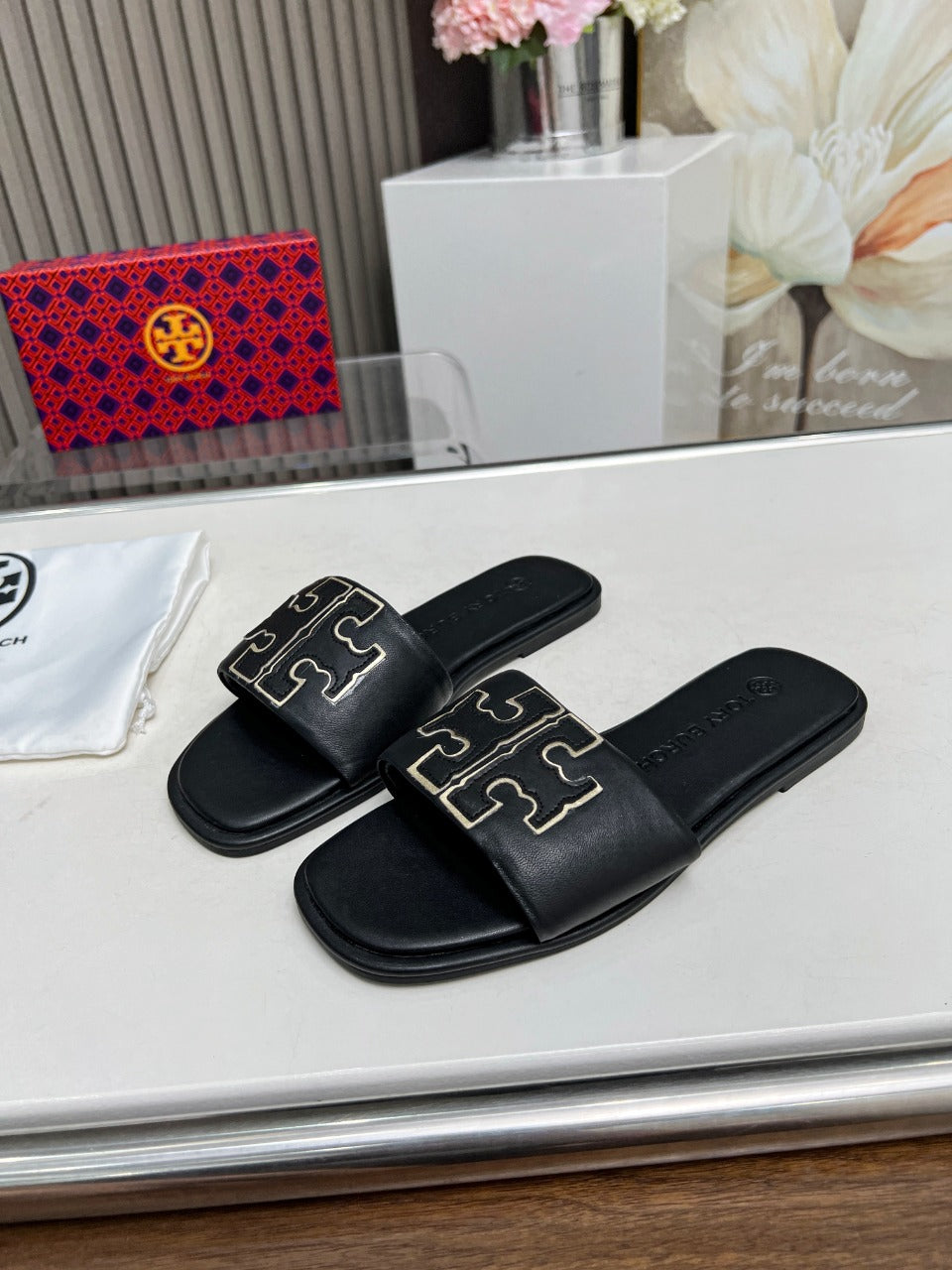 Chinelo Deslizante Desportivo com Logótipo Icónico