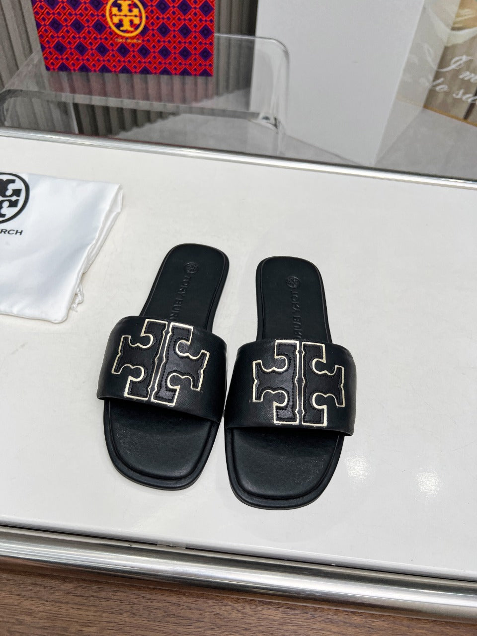 Chinelo Deslizante Desportivo com Logótipo Icónico