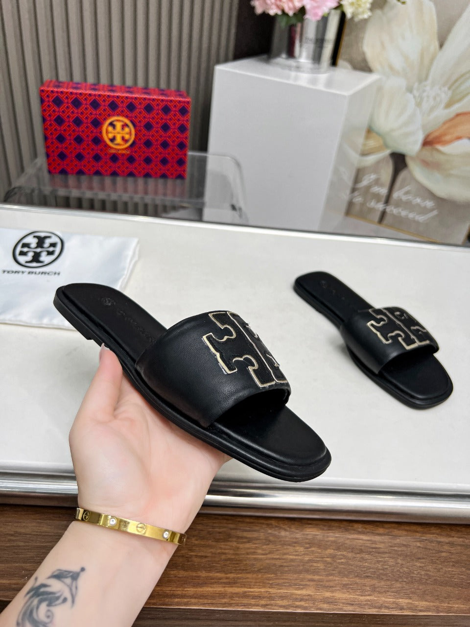 Chinelo Deslizante Desportivo com Logótipo Icónico