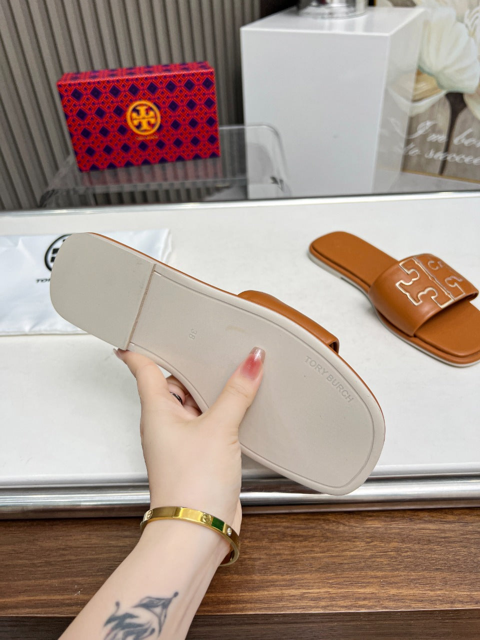 Chinelo Deslizante Desportivo com Logótipo Icónico
