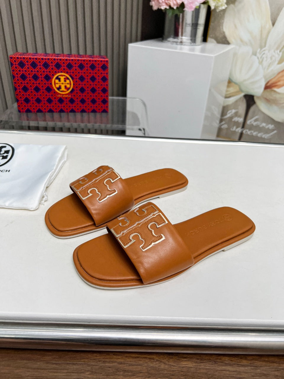 Chinelo Deslizante Desportivo com Logótipo Icónico