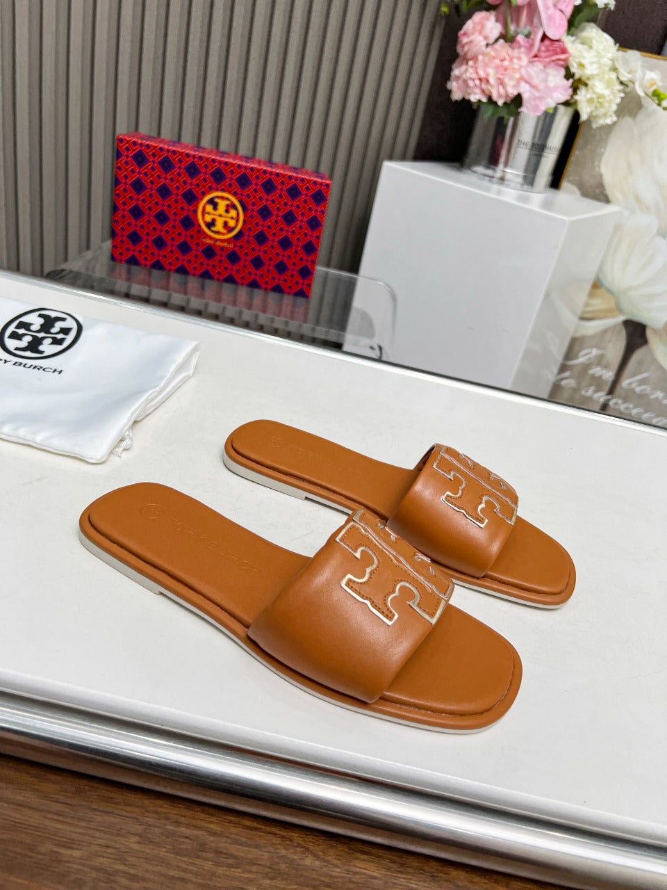 Chinelo Deslizante Desportivo com Logótipo Icónico
