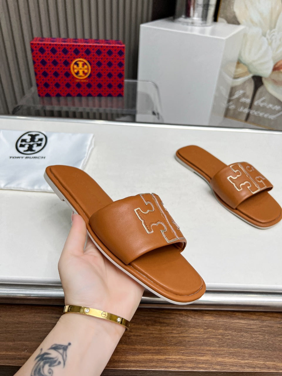 Chinelo Deslizante Desportivo com Logótipo Icónico
